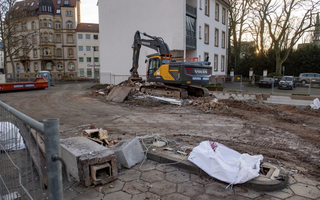 „Tor zur Stadt“: Neues Wohn- und Geschäftshaus poliert Dalbergstraße auf